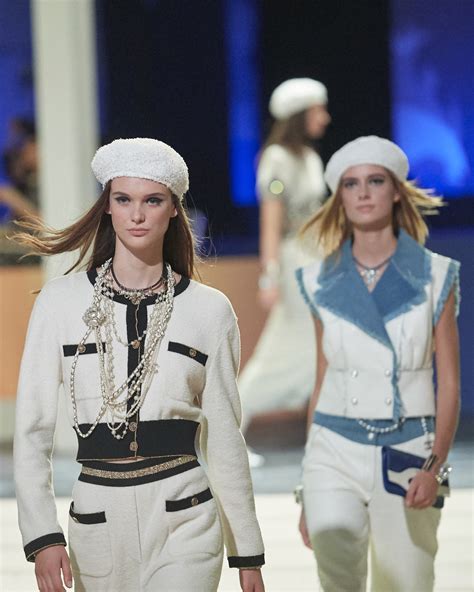 chanel defile croisiere 2018|THE CRUISE 2018/19 SHOW .